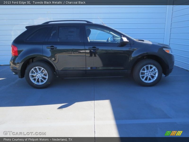 Tuxedo Black Metallic / Charcoal Black 2013 Ford Edge SE