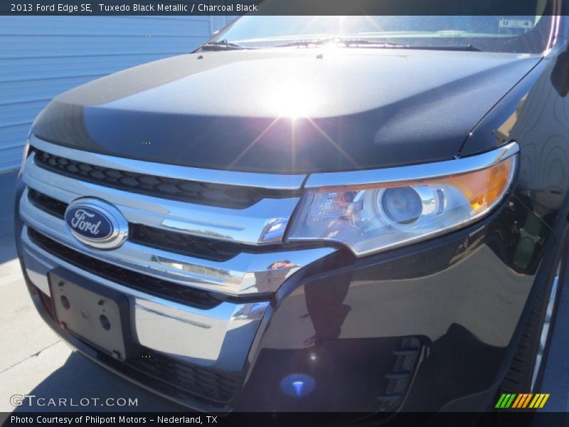 Tuxedo Black Metallic / Charcoal Black 2013 Ford Edge SE