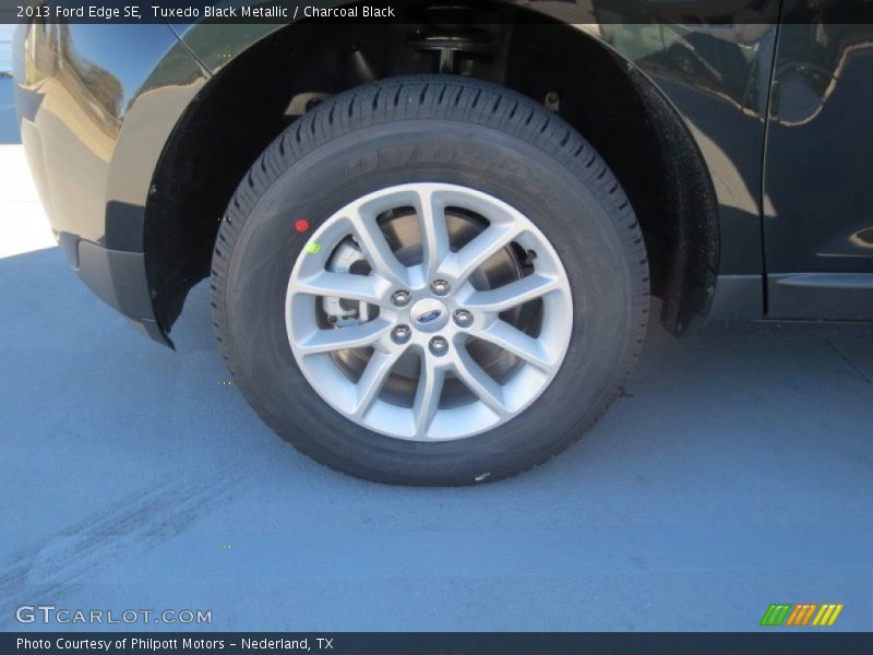Tuxedo Black Metallic / Charcoal Black 2013 Ford Edge SE