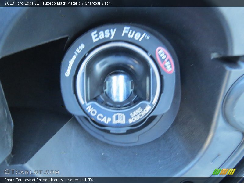 Tuxedo Black Metallic / Charcoal Black 2013 Ford Edge SE