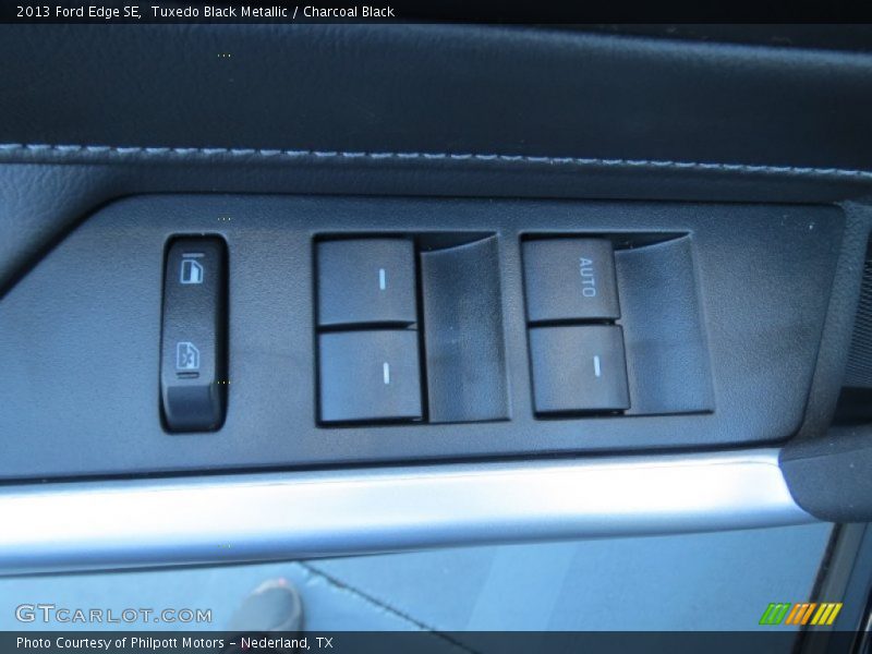 Tuxedo Black Metallic / Charcoal Black 2013 Ford Edge SE