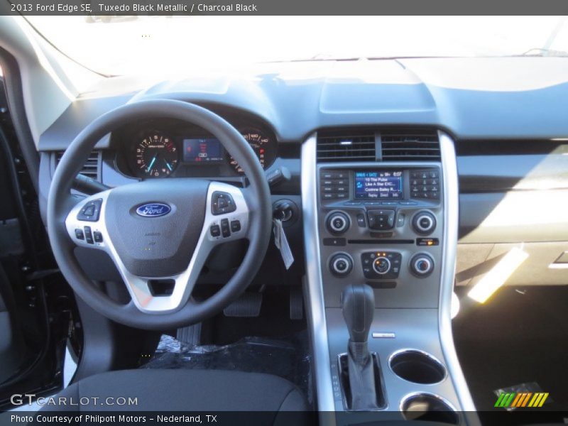 Tuxedo Black Metallic / Charcoal Black 2013 Ford Edge SE