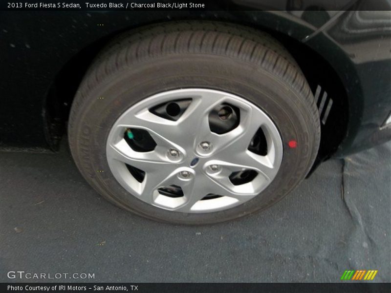 Tuxedo Black / Charcoal Black/Light Stone 2013 Ford Fiesta S Sedan