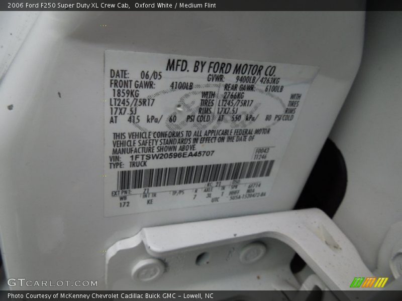 Oxford White / Medium Flint 2006 Ford F250 Super Duty XL Crew Cab