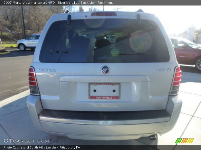 Silver Metallic / Black/Light Parchment 2007 Mercury Mariner Luxury 4WD