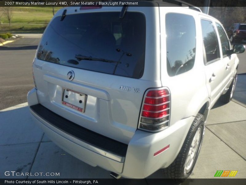 Silver Metallic / Black/Light Parchment 2007 Mercury Mariner Luxury 4WD