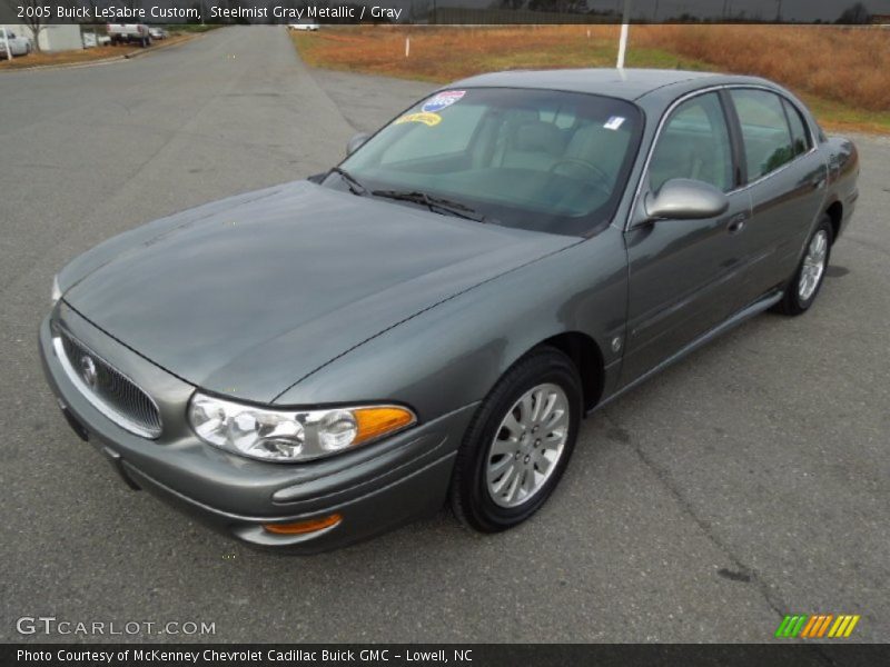 Front 3/4 View of 2005 LeSabre Custom