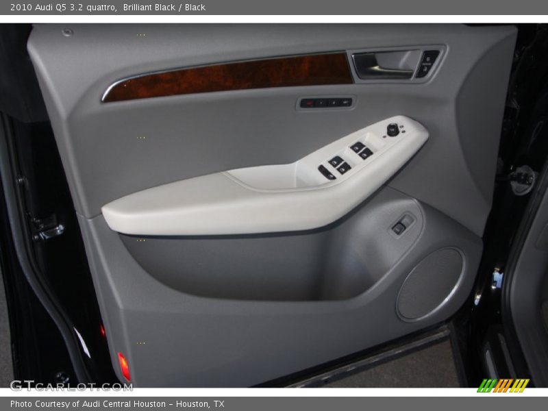 Brilliant Black / Black 2010 Audi Q5 3.2 quattro