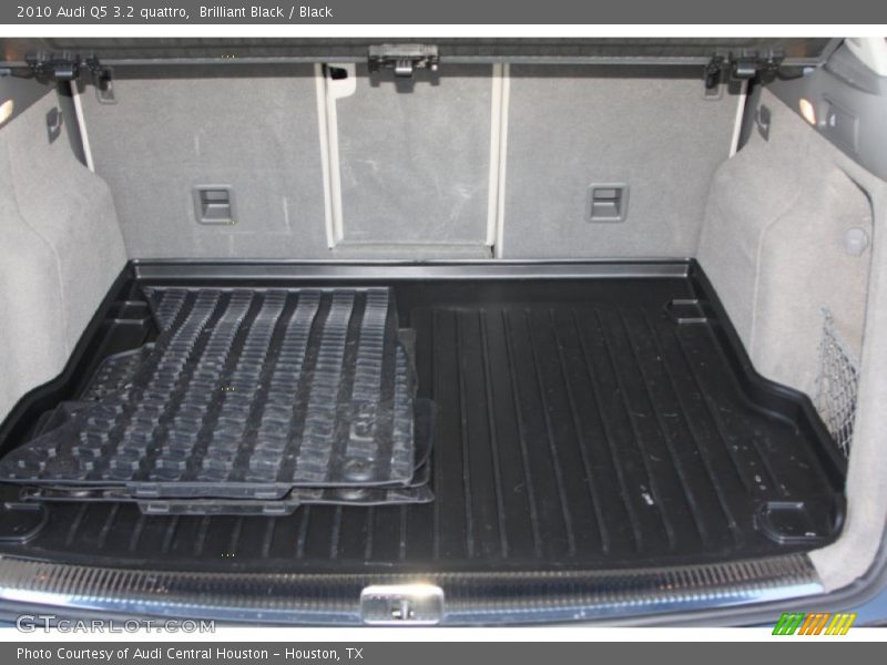 Brilliant Black / Black 2010 Audi Q5 3.2 quattro