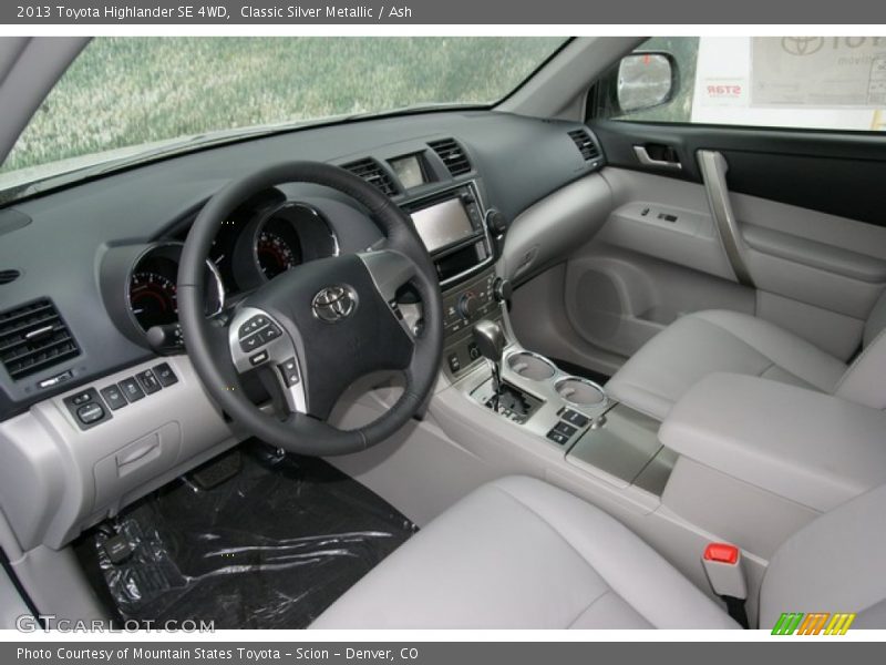 Classic Silver Metallic / Ash 2013 Toyota Highlander SE 4WD