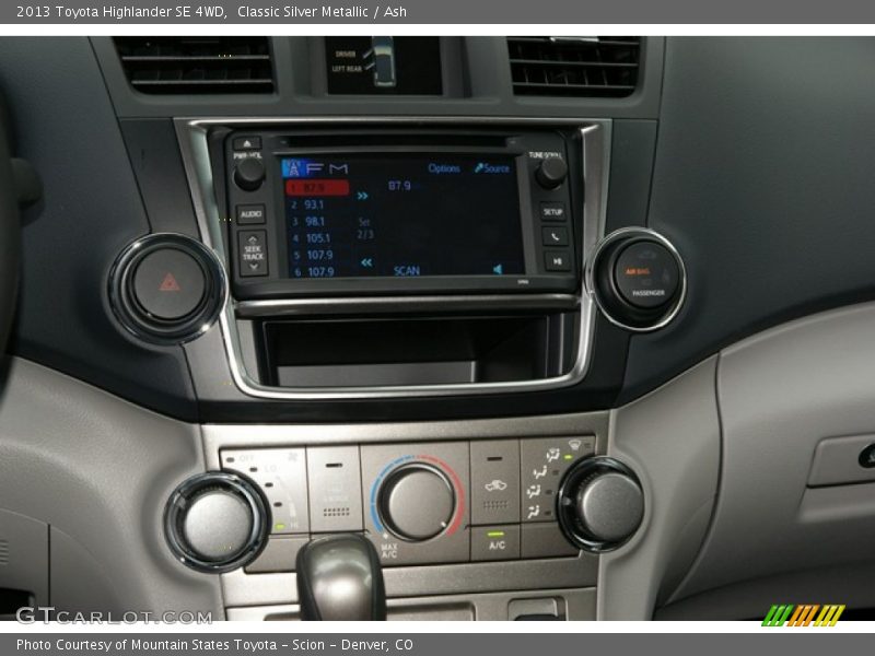 Classic Silver Metallic / Ash 2013 Toyota Highlander SE 4WD