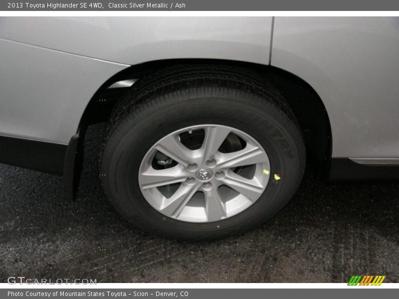 Classic Silver Metallic / Ash 2013 Toyota Highlander SE 4WD