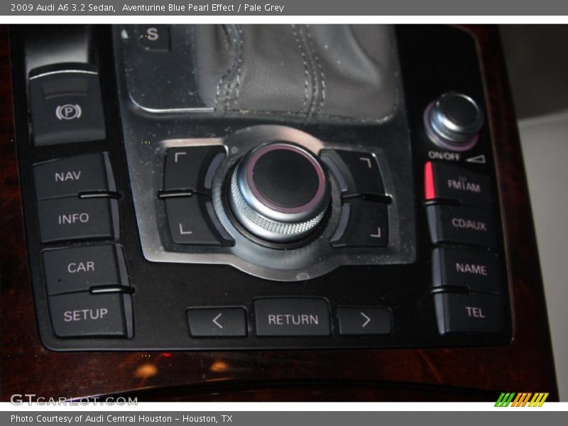 Controls of 2009 A6 3.2 Sedan