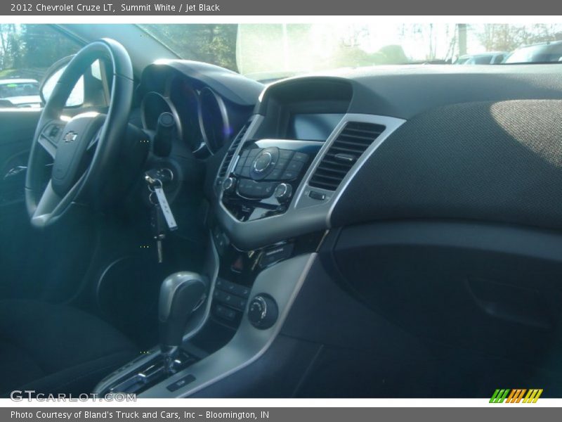 Summit White / Jet Black 2012 Chevrolet Cruze LT