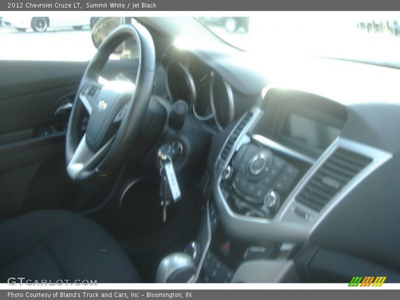 Summit White / Jet Black 2012 Chevrolet Cruze LT