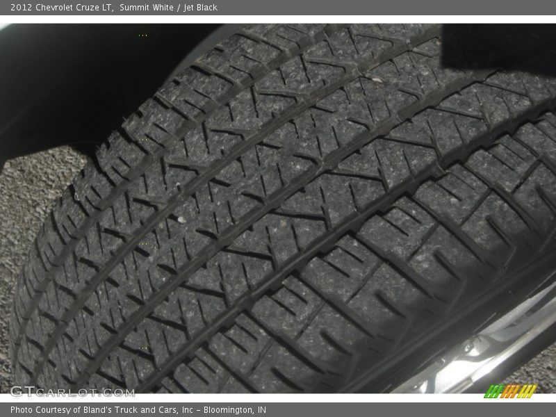 Summit White / Jet Black 2012 Chevrolet Cruze LT