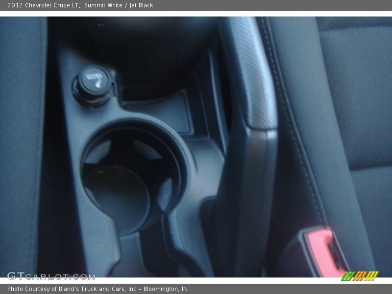 Summit White / Jet Black 2012 Chevrolet Cruze LT