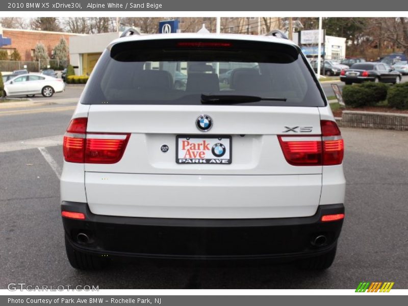 Alpine White / Sand Beige 2010 BMW X5 xDrive30i