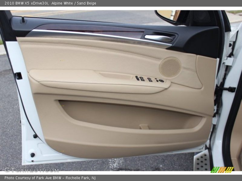 Alpine White / Sand Beige 2010 BMW X5 xDrive30i