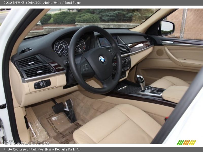 Alpine White / Sand Beige 2010 BMW X5 xDrive30i