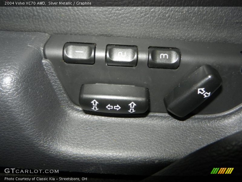 Silver Metallic / Graphite 2004 Volvo XC70 AWD