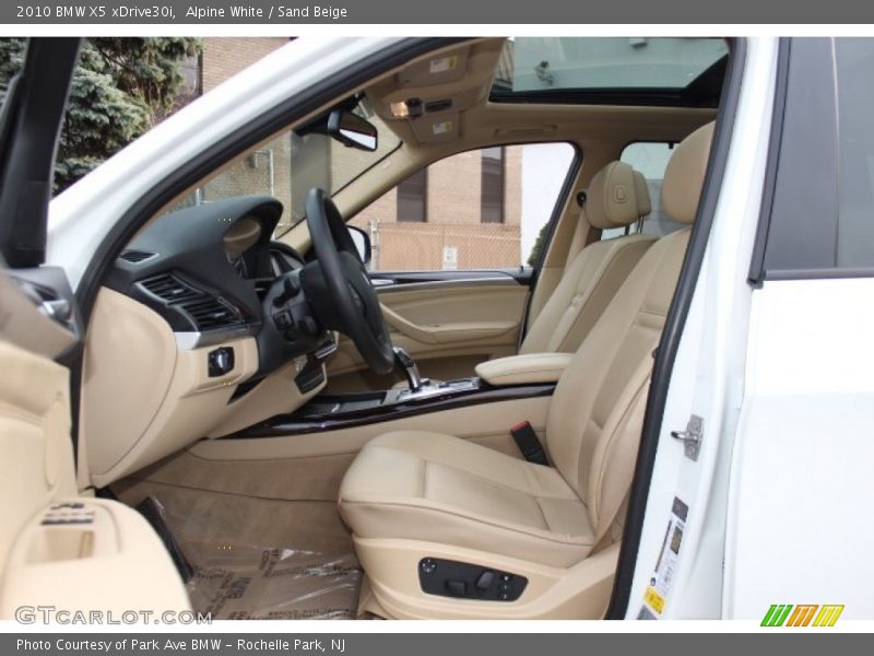 Alpine White / Sand Beige 2010 BMW X5 xDrive30i
