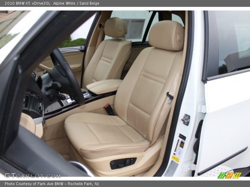 Alpine White / Sand Beige 2010 BMW X5 xDrive30i