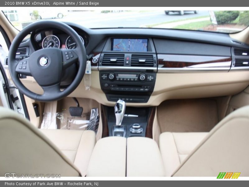 Alpine White / Sand Beige 2010 BMW X5 xDrive30i