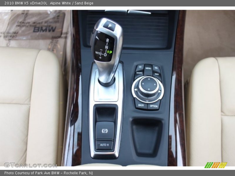 Alpine White / Sand Beige 2010 BMW X5 xDrive30i