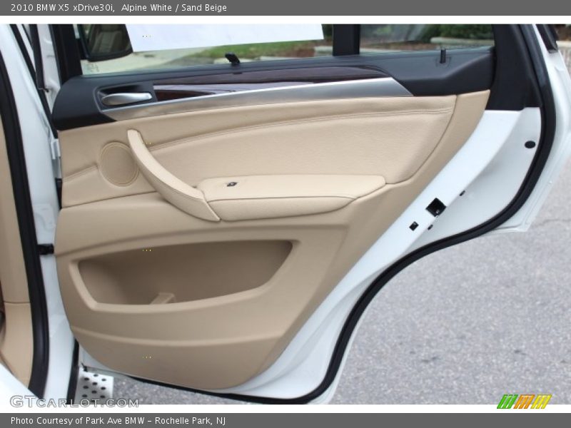 Alpine White / Sand Beige 2010 BMW X5 xDrive30i