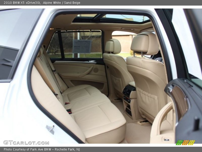 Alpine White / Sand Beige 2010 BMW X5 xDrive30i