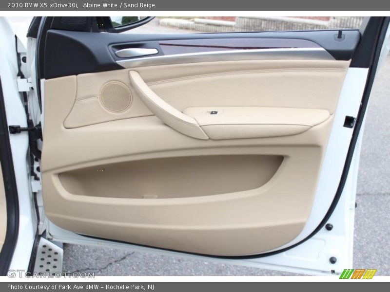 Alpine White / Sand Beige 2010 BMW X5 xDrive30i