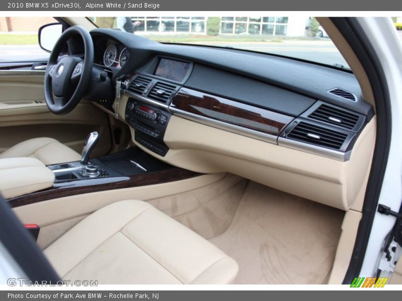 Alpine White / Sand Beige 2010 BMW X5 xDrive30i