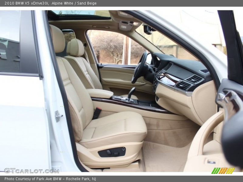 Alpine White / Sand Beige 2010 BMW X5 xDrive30i