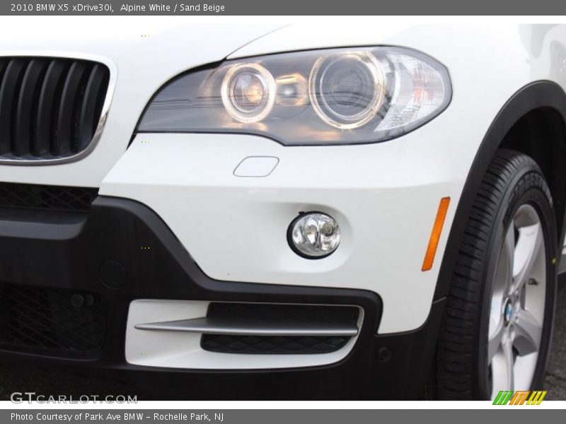 Alpine White / Sand Beige 2010 BMW X5 xDrive30i