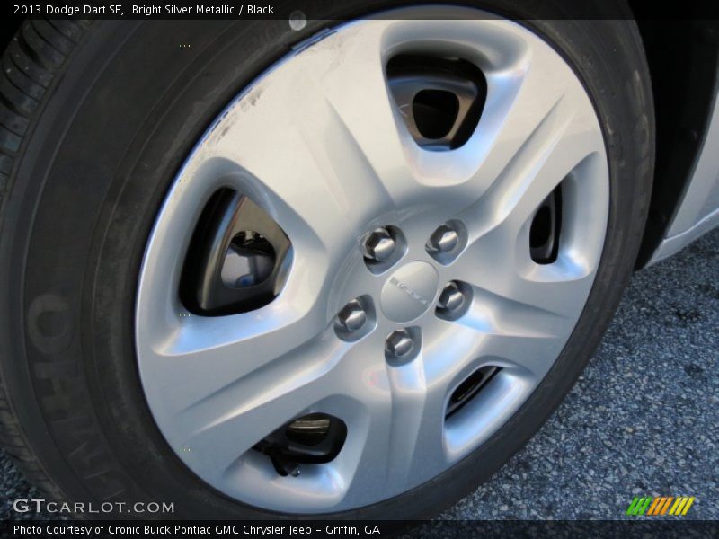 Bright Silver Metallic / Black 2013 Dodge Dart SE