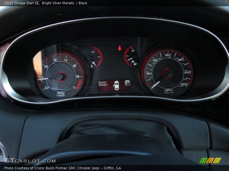 Bright Silver Metallic / Black 2013 Dodge Dart SE