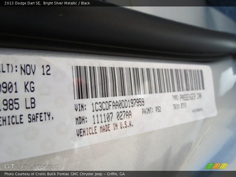 Bright Silver Metallic / Black 2013 Dodge Dart SE