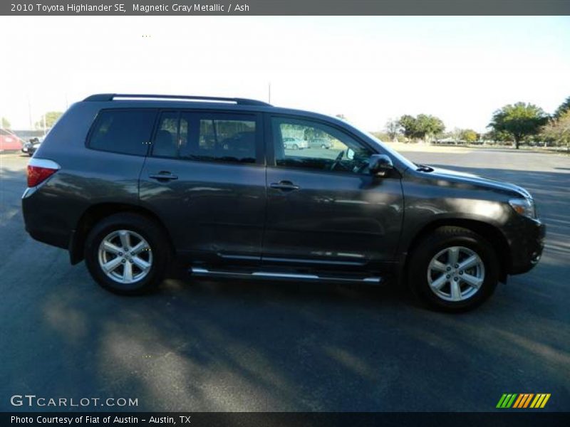 Magnetic Gray Metallic / Ash 2010 Toyota Highlander SE