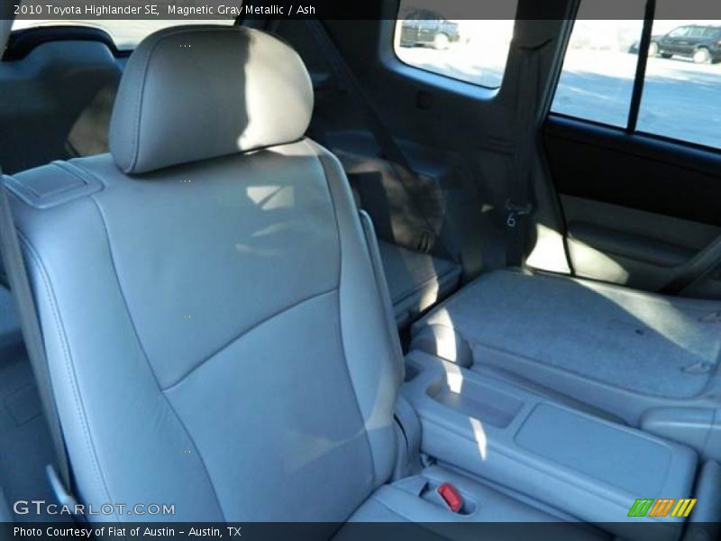 Magnetic Gray Metallic / Ash 2010 Toyota Highlander SE