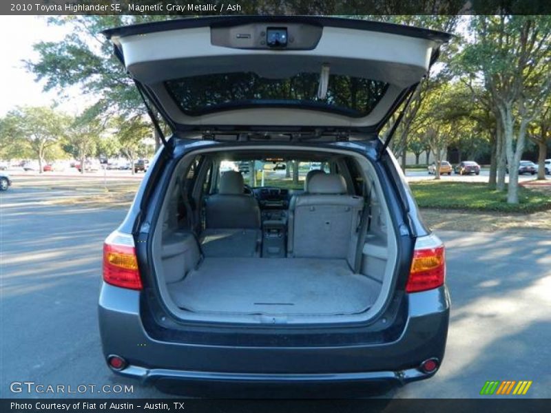 Magnetic Gray Metallic / Ash 2010 Toyota Highlander SE