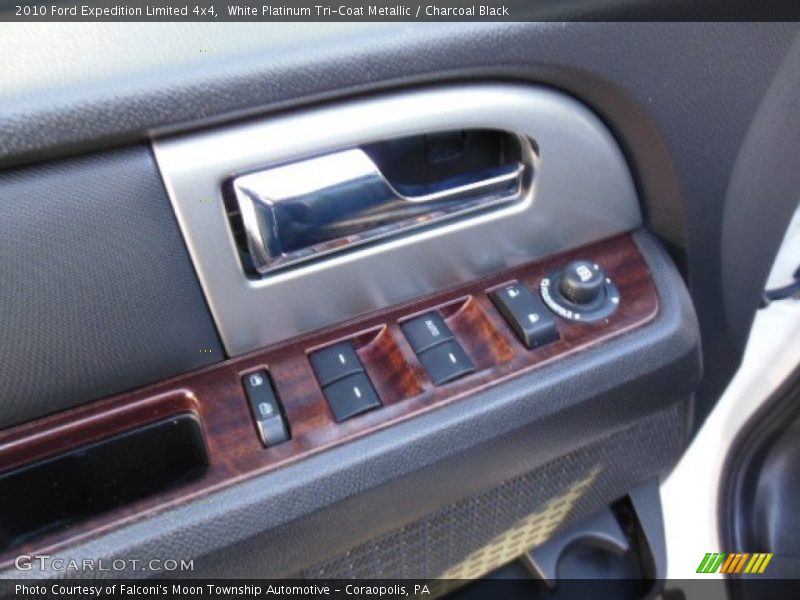 White Platinum Tri-Coat Metallic / Charcoal Black 2010 Ford Expedition Limited 4x4