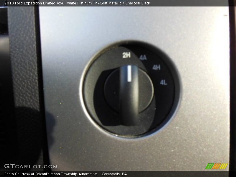 White Platinum Tri-Coat Metallic / Charcoal Black 2010 Ford Expedition Limited 4x4
