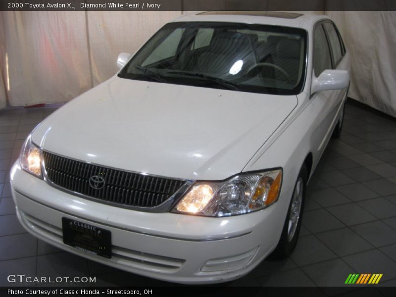 Diamond White Pearl / Ivory 2000 Toyota Avalon XL