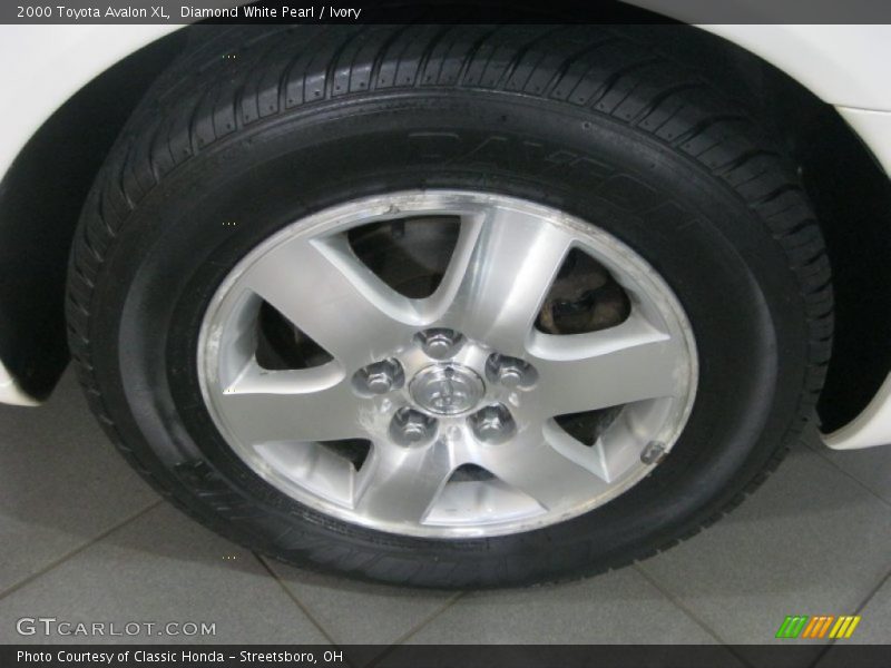 Diamond White Pearl / Ivory 2000 Toyota Avalon XL