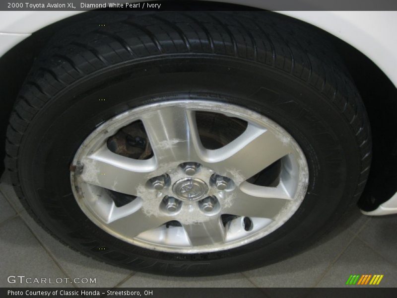 Diamond White Pearl / Ivory 2000 Toyota Avalon XL