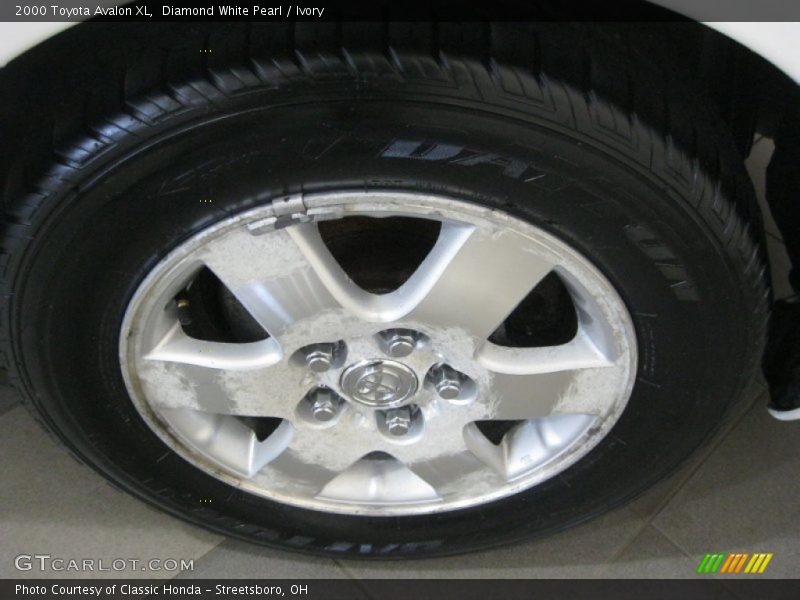 Diamond White Pearl / Ivory 2000 Toyota Avalon XL