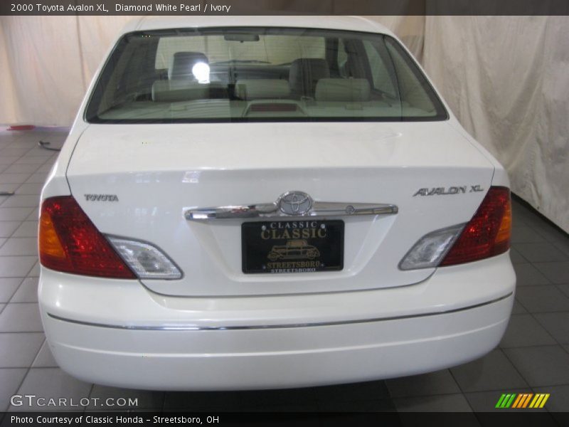 Diamond White Pearl / Ivory 2000 Toyota Avalon XL