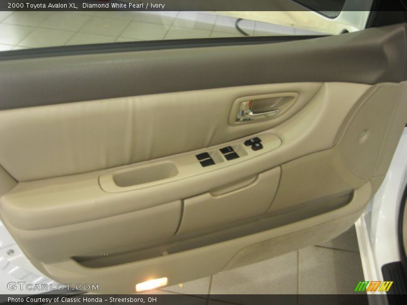 Diamond White Pearl / Ivory 2000 Toyota Avalon XL