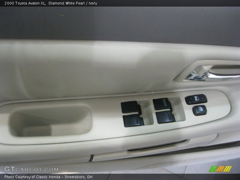 Diamond White Pearl / Ivory 2000 Toyota Avalon XL